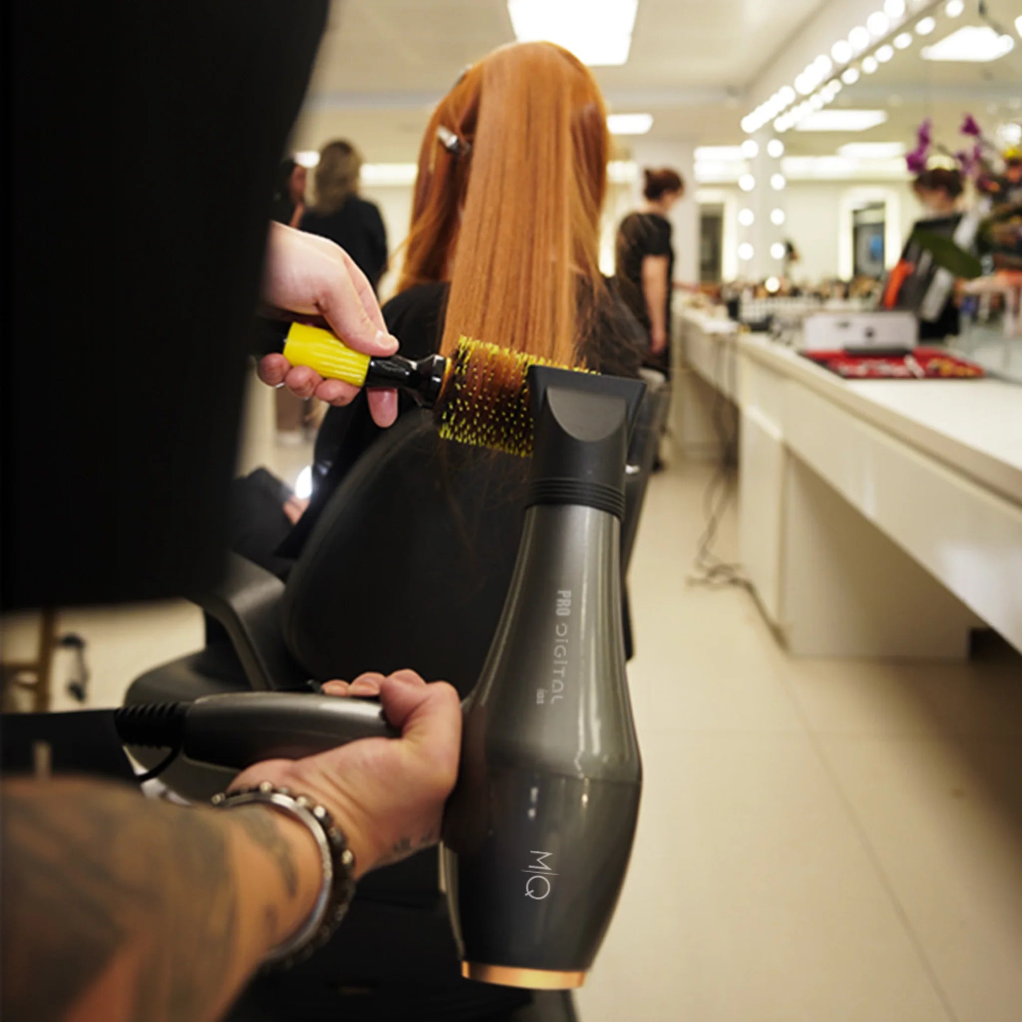 Secador profesional MQ Pro Digital Ion 2600W con motor iónico para secado rápido y sin frizz